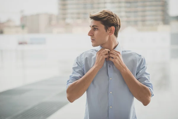 Jeune modèle hansome blonde homme — Photo