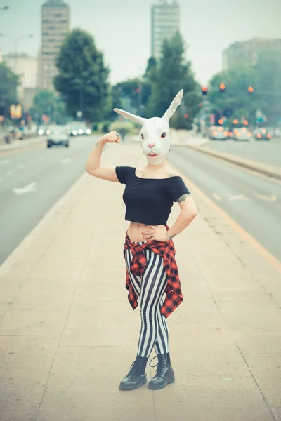 Mulher máscara de coelho — Fotografia de Stock