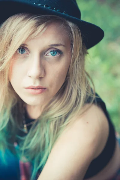 Beautiful young blonde hair woman hipster — Stock Photo, Image