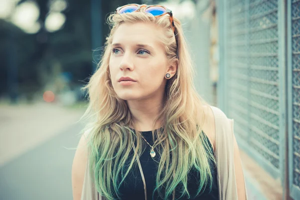 Beautiful young blonde hair woman hipster — Stock Photo, Image