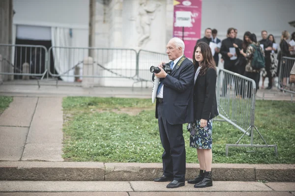 Eccentric and fashionable people during Milan fashion week 2014 — Stock Photo, Image