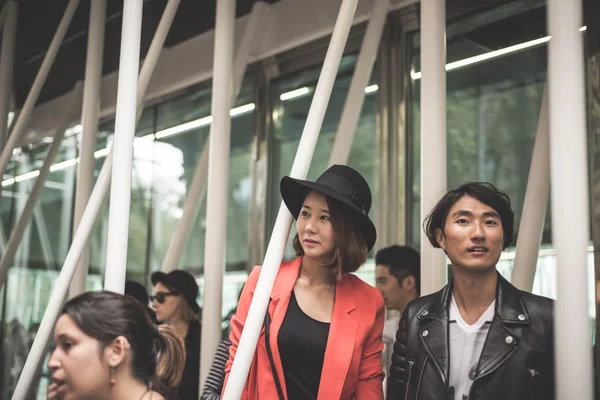 Eccentric and fashionable people during Milan fashion week 2014 — Stock Photo, Image