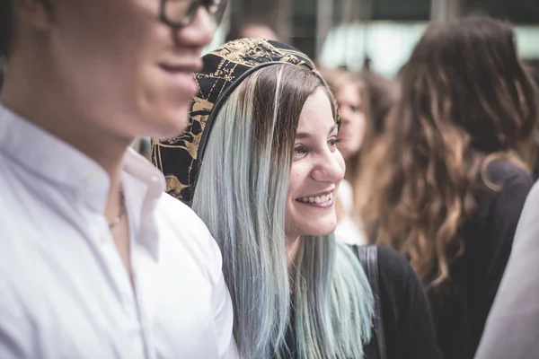 Eccentric and fashionable people during Milan fashion week 2014 — Stock Photo, Image