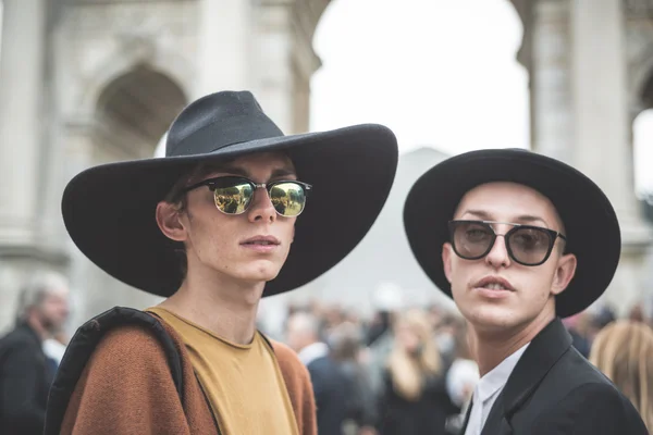 Excentrisk och moderiktiga människor under Milano fashion week 2014 — Stockfoto
