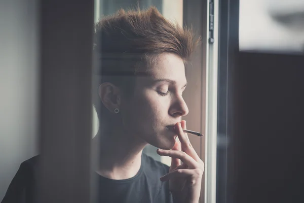 Young lesbian stylish hair style woman smoking — Stock Photo, Image