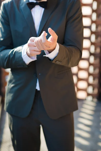 Schöner Hipster moderner eleganter Mann — Stockfoto