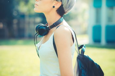 kulaklıklar müzik hipster kadınla