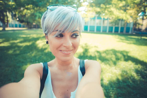 Young beautiful short blue hair hipster woman selfie — Stock Photo, Image