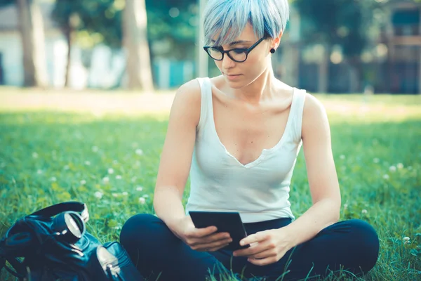 Young beautiful short blue hair hipster woman using tablet — Stock Photo, Image
