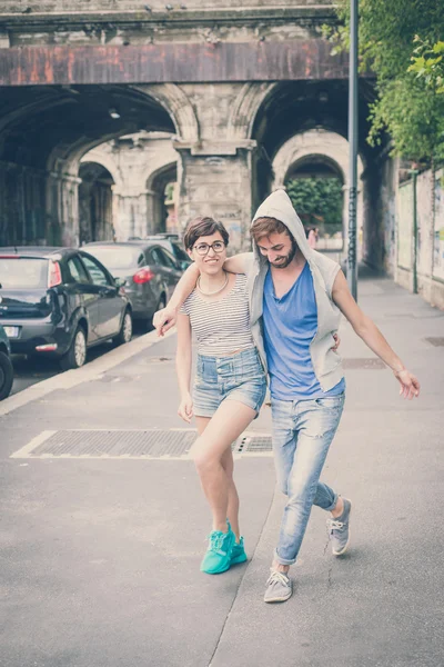 Paar van vrienden jonge man en vrouw — Stockfoto