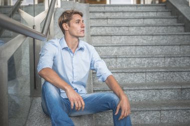 Genç model hansome sarışın adam