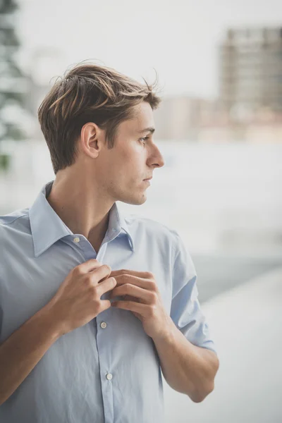 Junges Modell hansome blonder Mann — Stockfoto