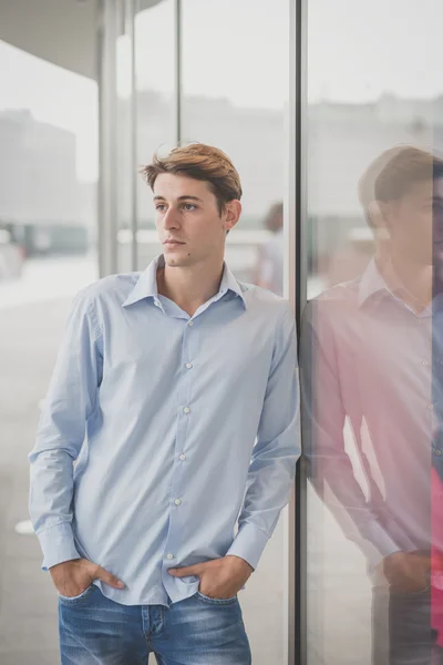 Junges Modell hansome blonder Mann — Stockfoto