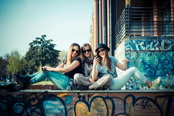 Three beautiful friends authentic — Stock Photo, Image