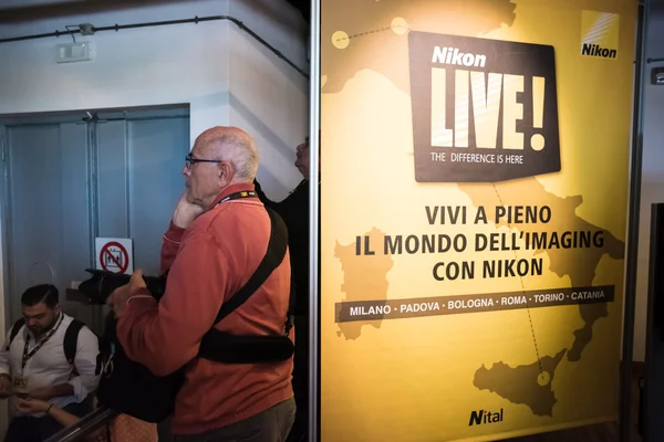 Nikon live in Mailand — Stockfoto