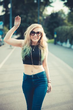 genç güzel sarışın kadın hipster