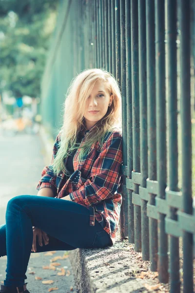 Beautiful young blonde hair woman hipster — Stock Photo, Image