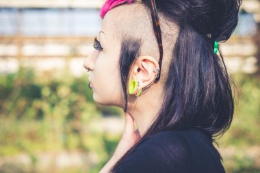 genç güzel punk karanlık kız