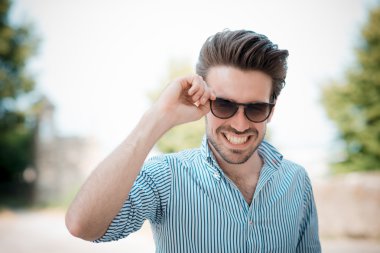 genç yakışıklı hipster modern adam açık