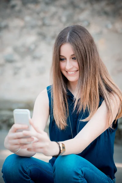 Jonge mooie hipster vrouw — Stockfoto