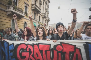 10 Ekim 2014 Milano'da düzenlenen öğrenciler tezahürü