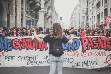 10 Ekim 2014 Milano'da düzenlenen öğrenciler tezahürü