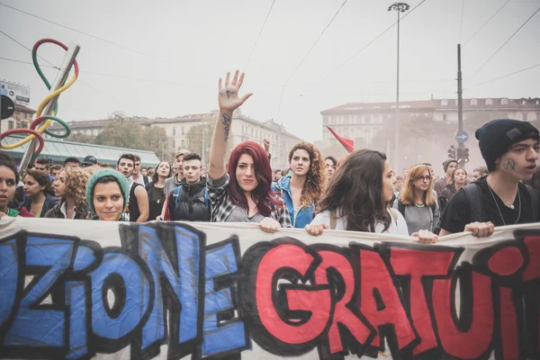 10 Ekim 2014 Milano'da düzenlenen öğrenciler tezahürü