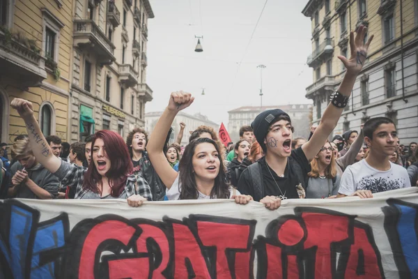 10 Ekim 2014 Milano'da düzenlenen öğrenciler tezahürü — Stok fotoğraf