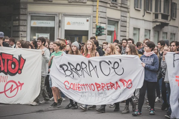 Manifestazione studentesca tenutasi a Milano il 10 ottobre 2014 — Foto Stock