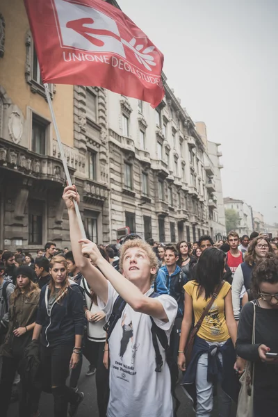 Manifestazione studentesca tenutasi a Milano il 10 ottobre 2014 — Foto Stock