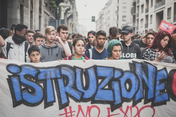 10 Ekim 2014 Milano'da düzenlenen öğrenciler tezahürü