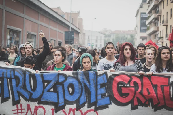 10 Ekim 2014 Milano'da düzenlenen öğrenciler tezahürü