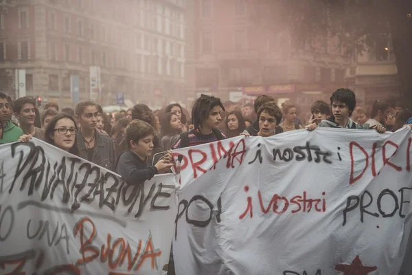 10 Ekim 2014 Milano'da düzenlenen öğrenciler tezahürü — Stok fotoğraf