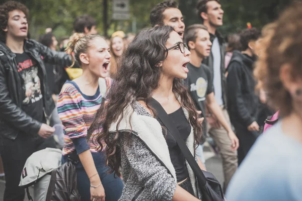 Manifestacja studentów w Mediolanie odbyła się 10 października 2014 roku — Zdjęcie stockowe