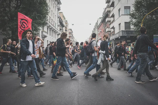 Manifestación estudiantil celebrada en Milán el 10 de octubre de 2014 — Foto de Stock