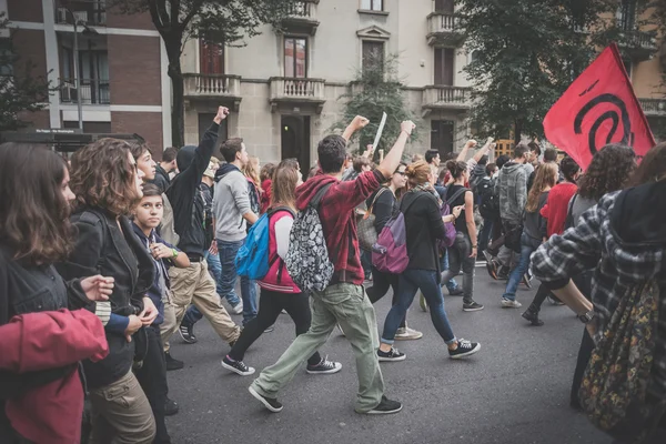 Manifestação estudantil realizada em Milão em 10 de outubro de 2014 — Fotografia de Stock