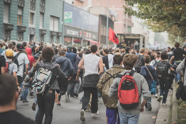 10 Ekim 2014 Milano'da düzenlenen öğrenciler tezahürü — Stok fotoğraf