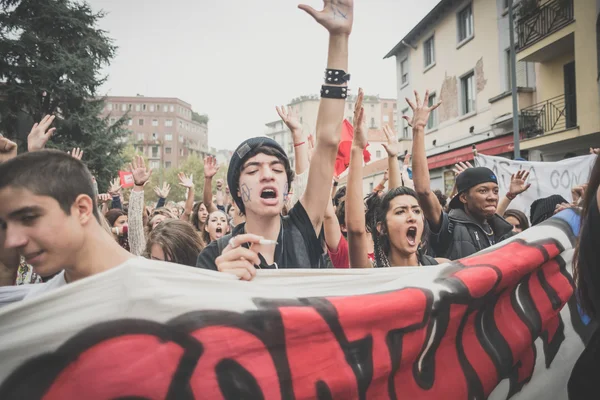 10 Ekim 2014 Milano'da düzenlenen öğrenciler tezahürü — Stok fotoğraf