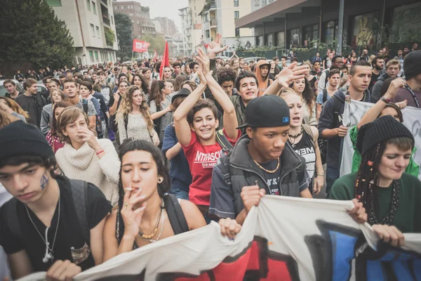 10 Ekim 2014 Milano'da düzenlenen öğrenciler tezahürü — Stok fotoğraf