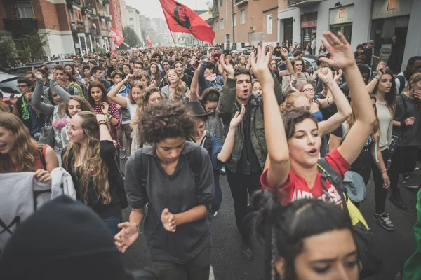 Manifestación estudiantil celebrada en Milán el 10 de octubre de 2014 —  Fotos de Stock