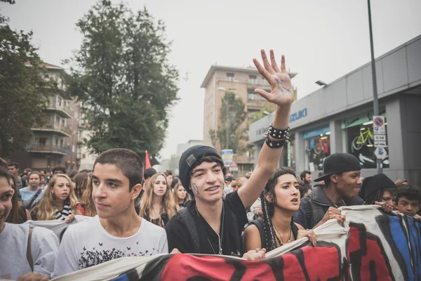 Manifestación estudiantil celebrada en Milán el 10 de octubre de 2014 — Foto de Stock