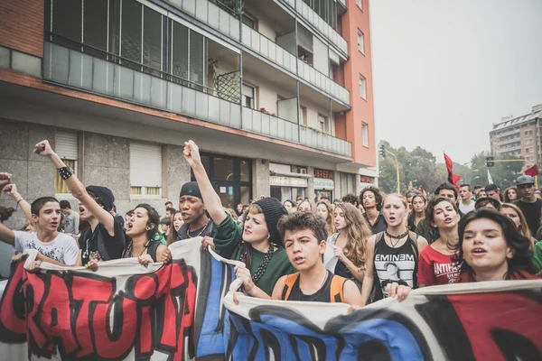 Diákok megnyilvánulása megrendezésre Milánóban október 10 2014 — Stock Fotó