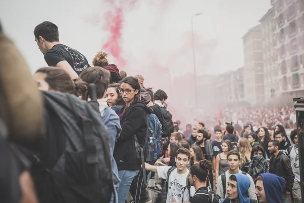 Manifestazione studentesca tenutasi a Milano il 10 ottobre 2014 — Foto Stock