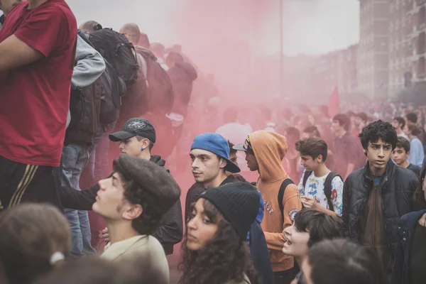 Manifestación estudiantil celebrada en Milán el 10 de octubre de 2014 — Foto de Stock