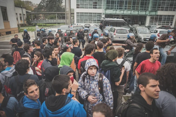 10 Ekim 2014 Milano'da düzenlenen öğrenciler tezahürü — Stok fotoğraf