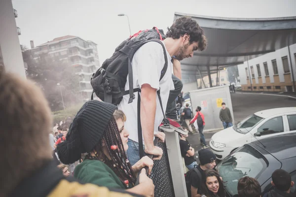 10 Ekim 2014 Milano'da düzenlenen öğrenciler tezahürü — Stok fotoğraf