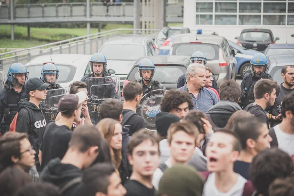 Studenten manifestatie gehouden in Milaan op 10 oktober 2014 — Stockfoto