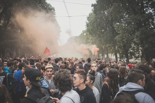 Manifestacja studentów w Mediolanie odbyła się 10 października 2014 roku — Zdjęcie stockowe
