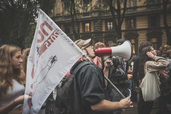Демонстрация студентов в Милане 10 октября 2014 года — стоковое фото
