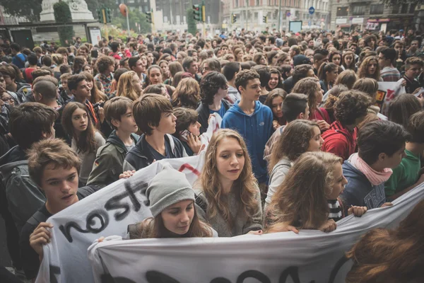 Studenten manifestatie gehouden in Milaan op 10 oktober 2014 — Stockfoto